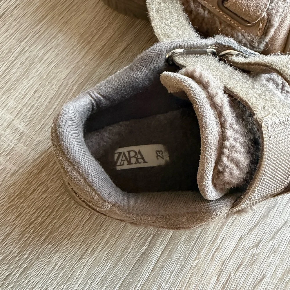 Zara toddler fleece lined sneakers 7 5.6”